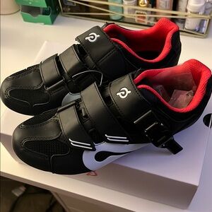 Peloton Black and Red Cycling Shoes size 8 (39)